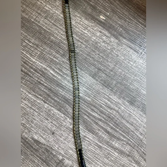 Black and Gold Wearable Tech Bracelet - Picture 9 of 10